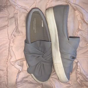 American Eagle Bow-Tie shoes